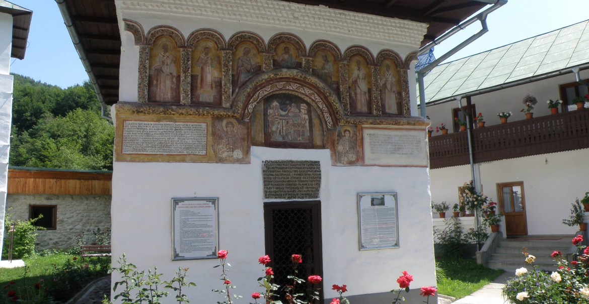 Biserica Sfintei Mănăstiri Iezer