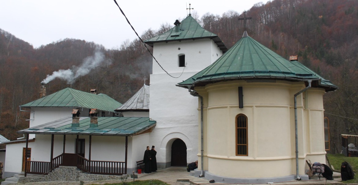 Sfânta Mănăstire Iezer