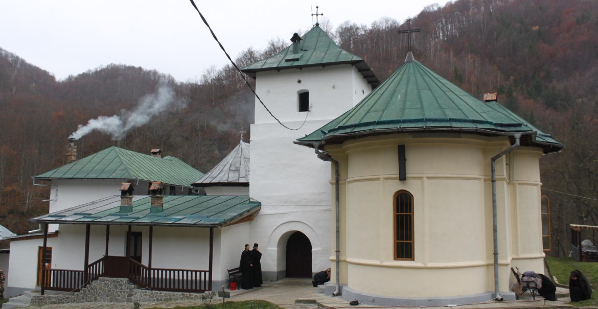 Sfânta Mănăstire Iezer