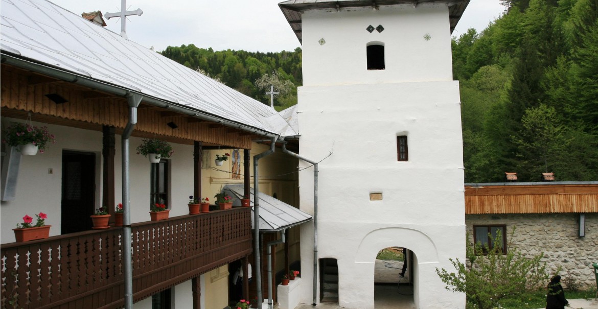 Clopotnița Sfintei Mănăstiri Iezer