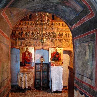 Biserica Sfintei Mănăstiri Iezer