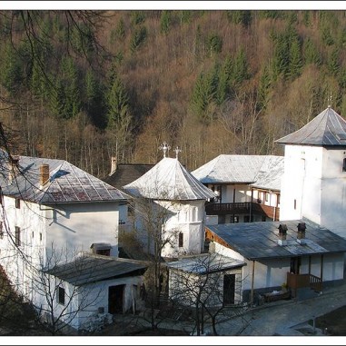 Sfânta Mănăstire Iezer