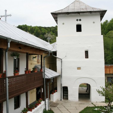 Clopotnița Sfintei Mănăstiri Iezer